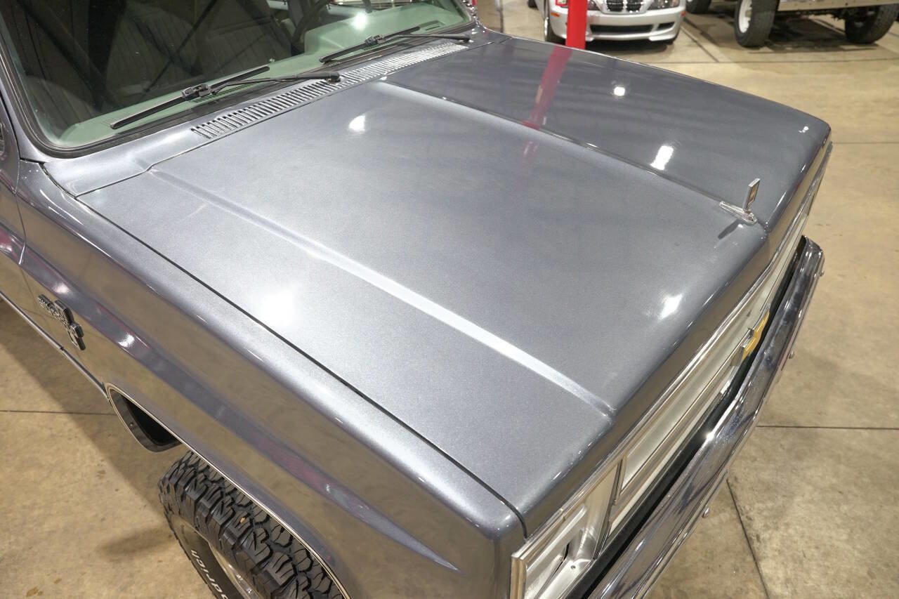 Used 1987 Chevrolet Suburban 4WD image 18