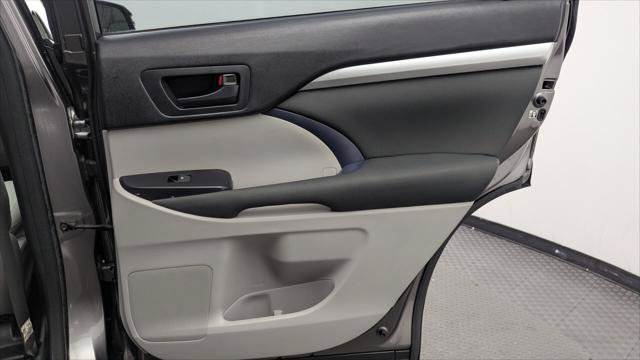 Used 2018 Toyota Highlander LE FWD image 22