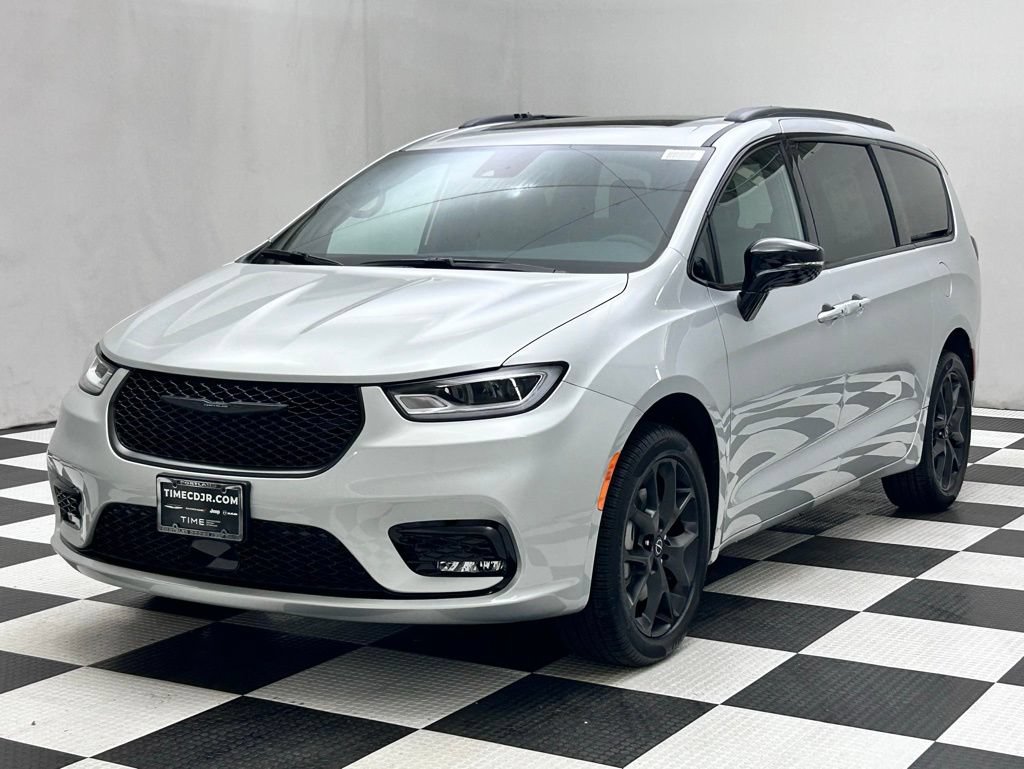 New 2026 Chrysler Pacifica Limited w/ S Appearance Package AWD/4WD image 4