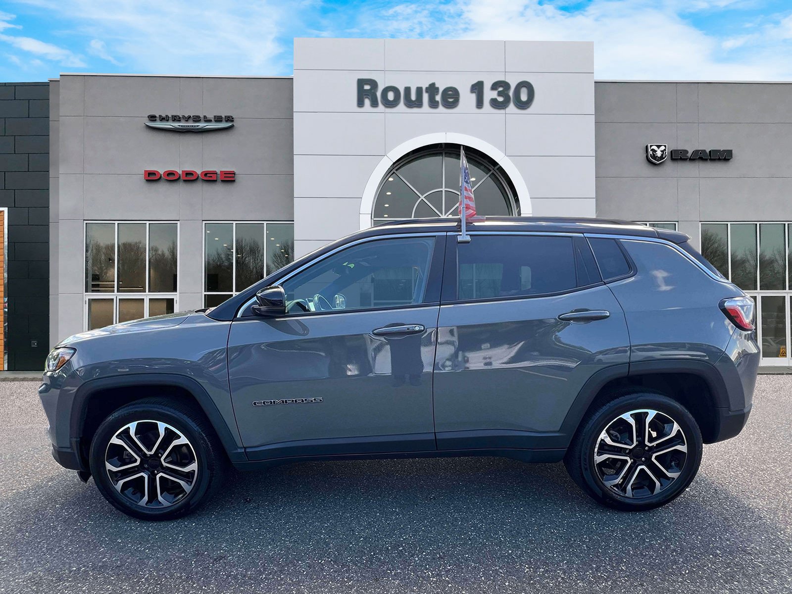 Used 2023 Jeep Compass Limited w/ Sun and Sound Group AWD/4WD image 5