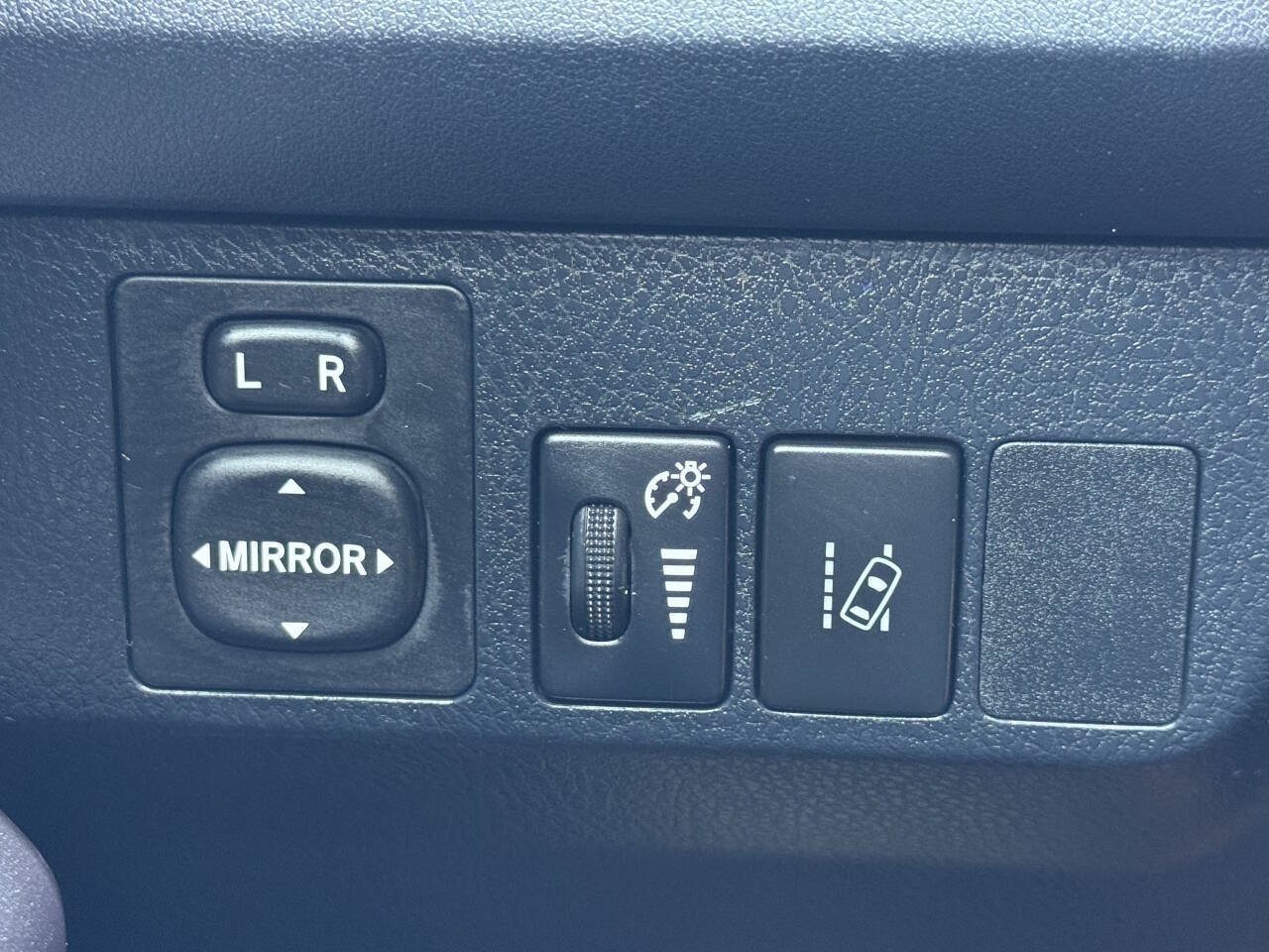 Used 2018 Toyota RAV4 LE w/ All Weather Liner Package AWD/4WD image 48
