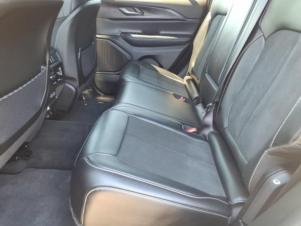 Certified 2024 Jeep Grand Cherokee Altitude RWD image 16