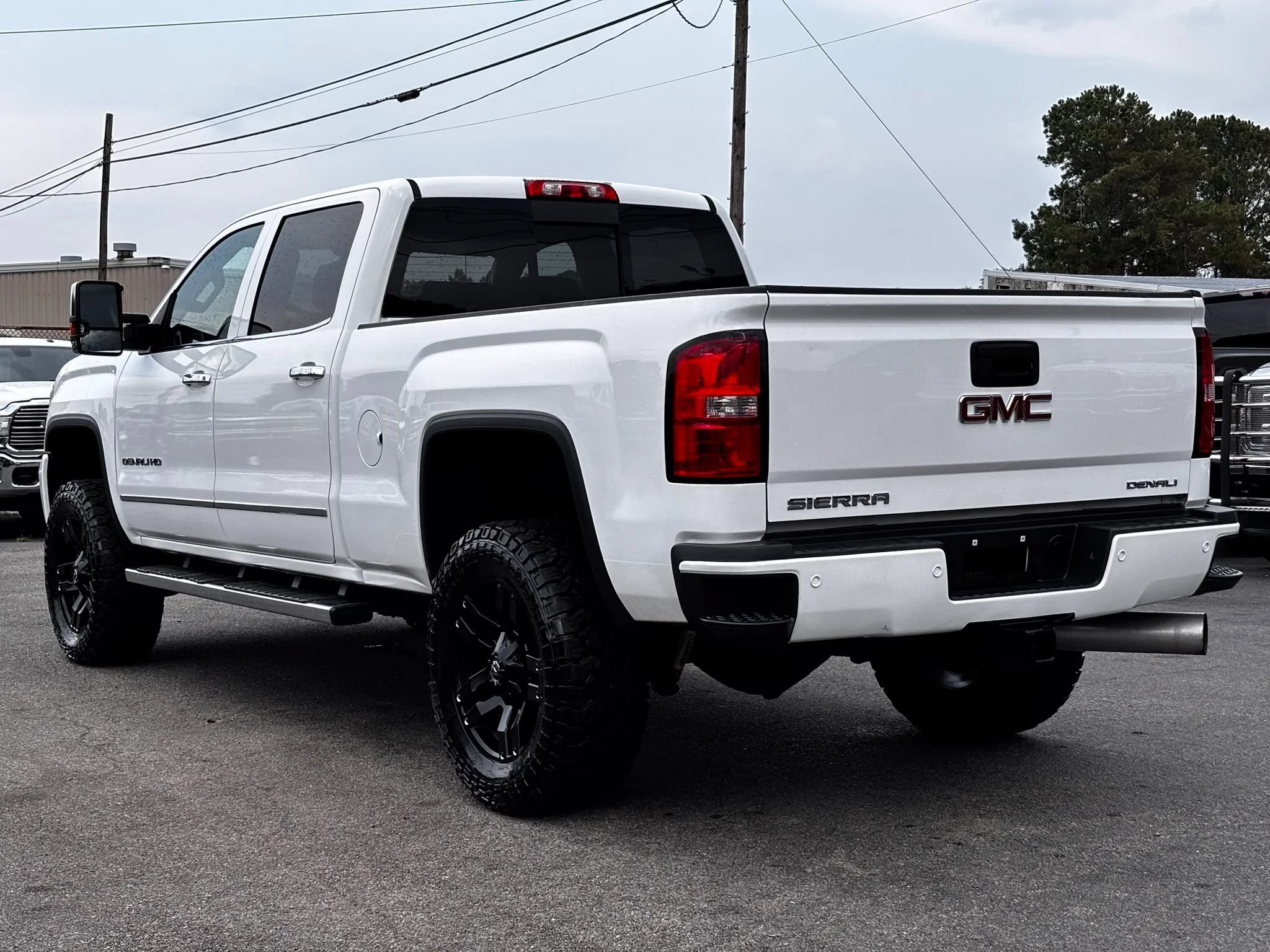 Used 2015 GMC Sierra 2500 Denali w/ Duramax Plus Package AWD/4WD image 6