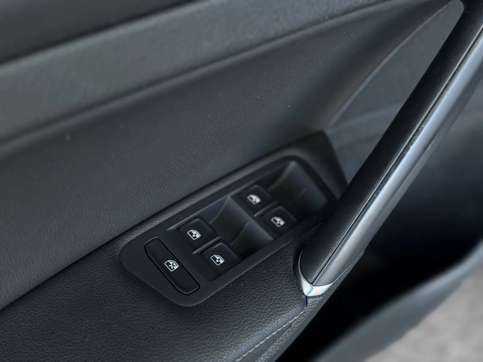 Used 2018 Volkswagen Golf SE image 21