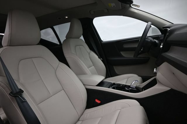 Used 2023 Volvo XC40 B5 Ultimate w/ Protection Package Premier AWD/4WD image 34