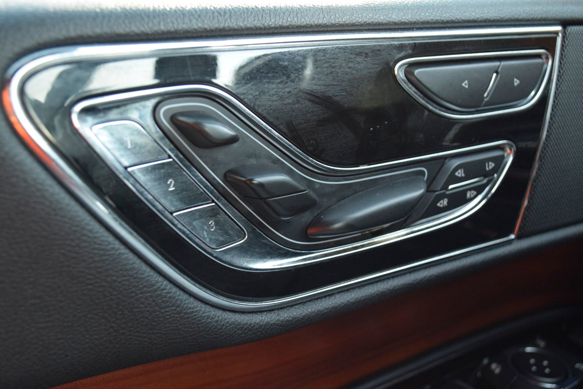 Used 2019 Lincoln Navigator L Reserve AWD/4WD image 16