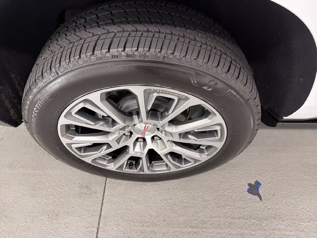Used 2026 GMC Yukon XL Denali RWD image 4