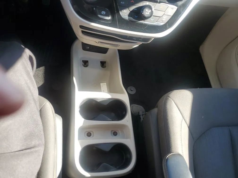 Used 2020 Chrysler Voyager L image 22