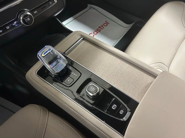 Used 2025 Volvo XC90 B5 Plus AWD/4WD image 23