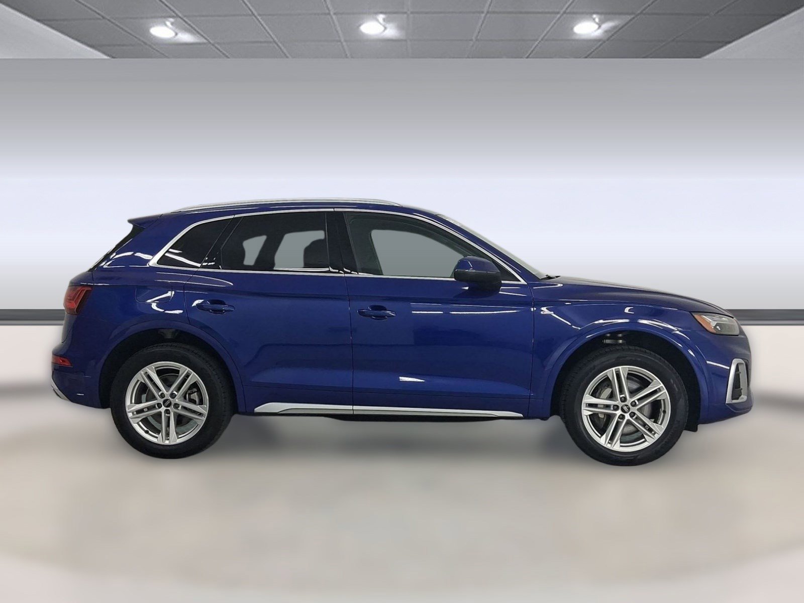 Used 2024 Audi Q5 e Premium Plus w/ Premium Plus Package image 8