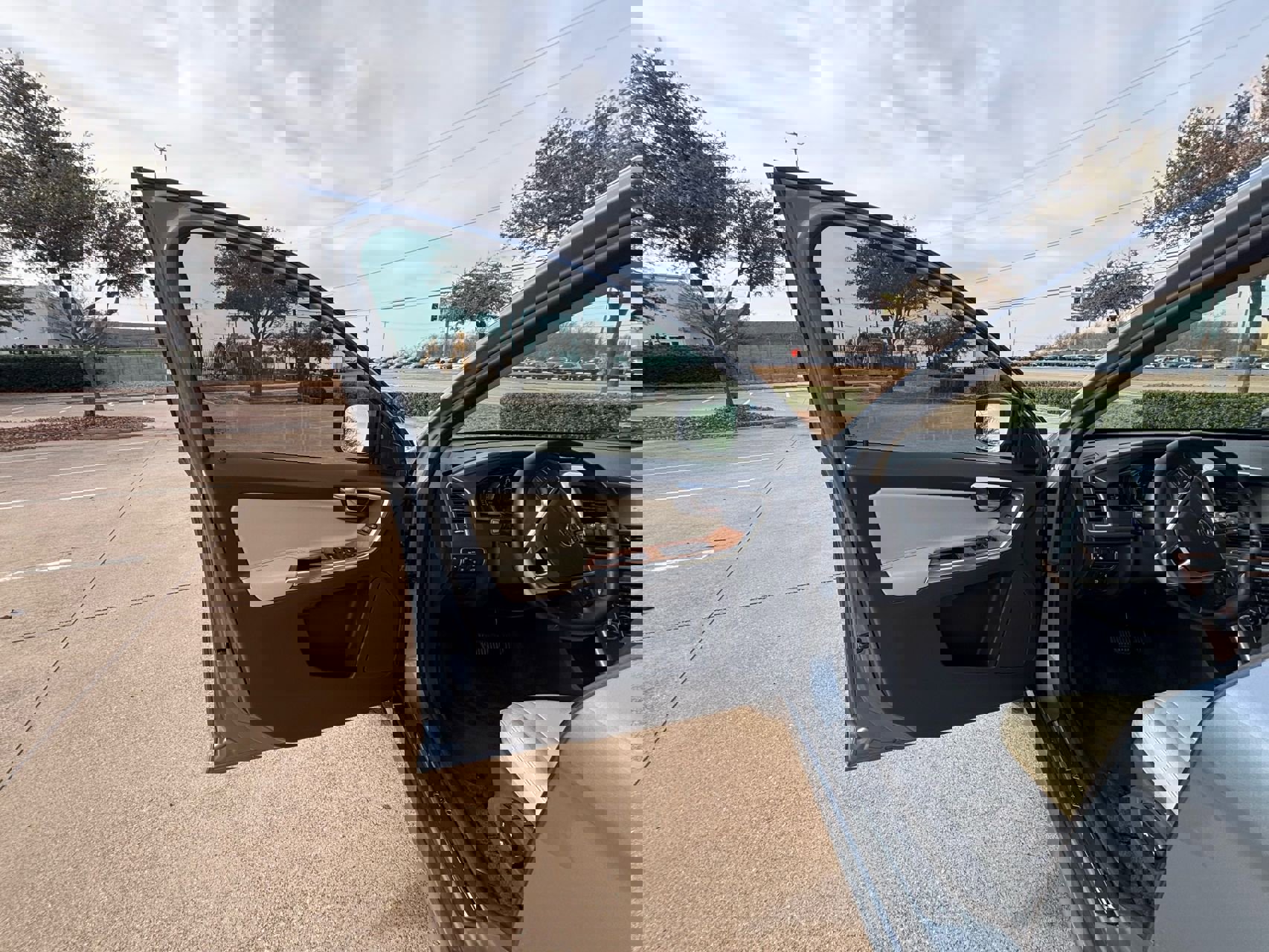 Used 2017 Volvo XC60 T5 Inscription w/ Preferred Option Package image 12