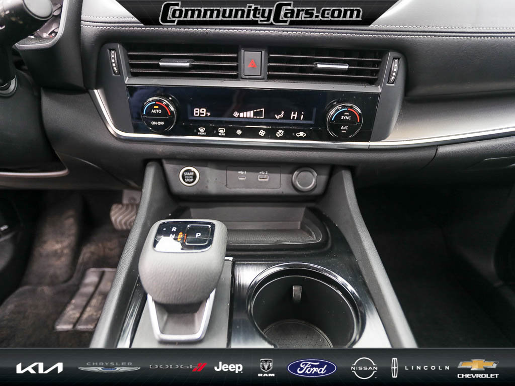 Used 2023 Nissan Rogue SV image 18