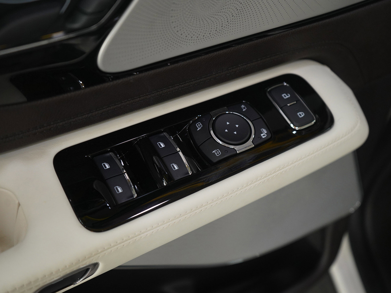 Used 2024 Lincoln Aviator Black Label image 25