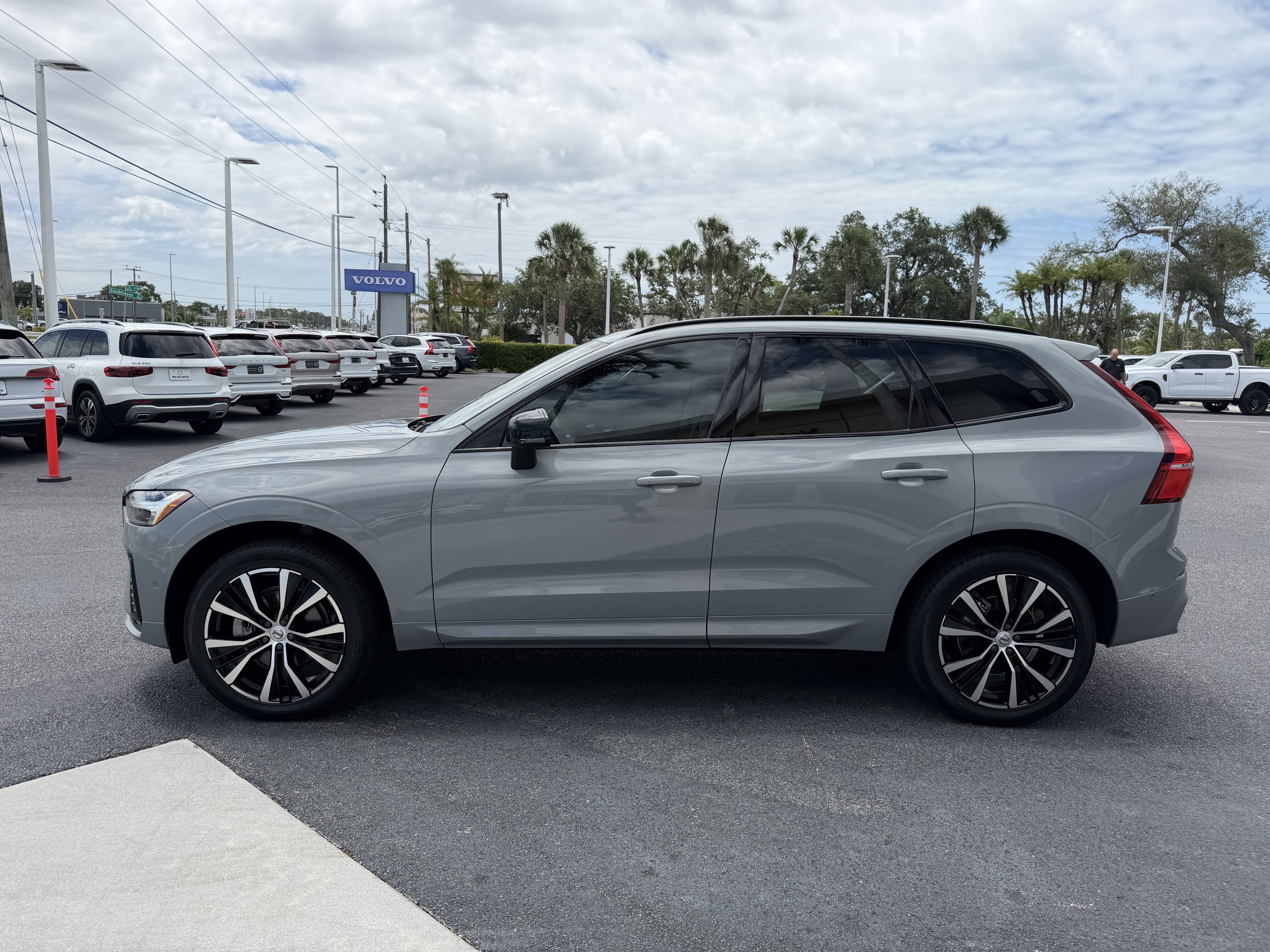 Certified 2024 Volvo XC60 B5 Plus w/ Protection Package Premier AWD/4WD image 6