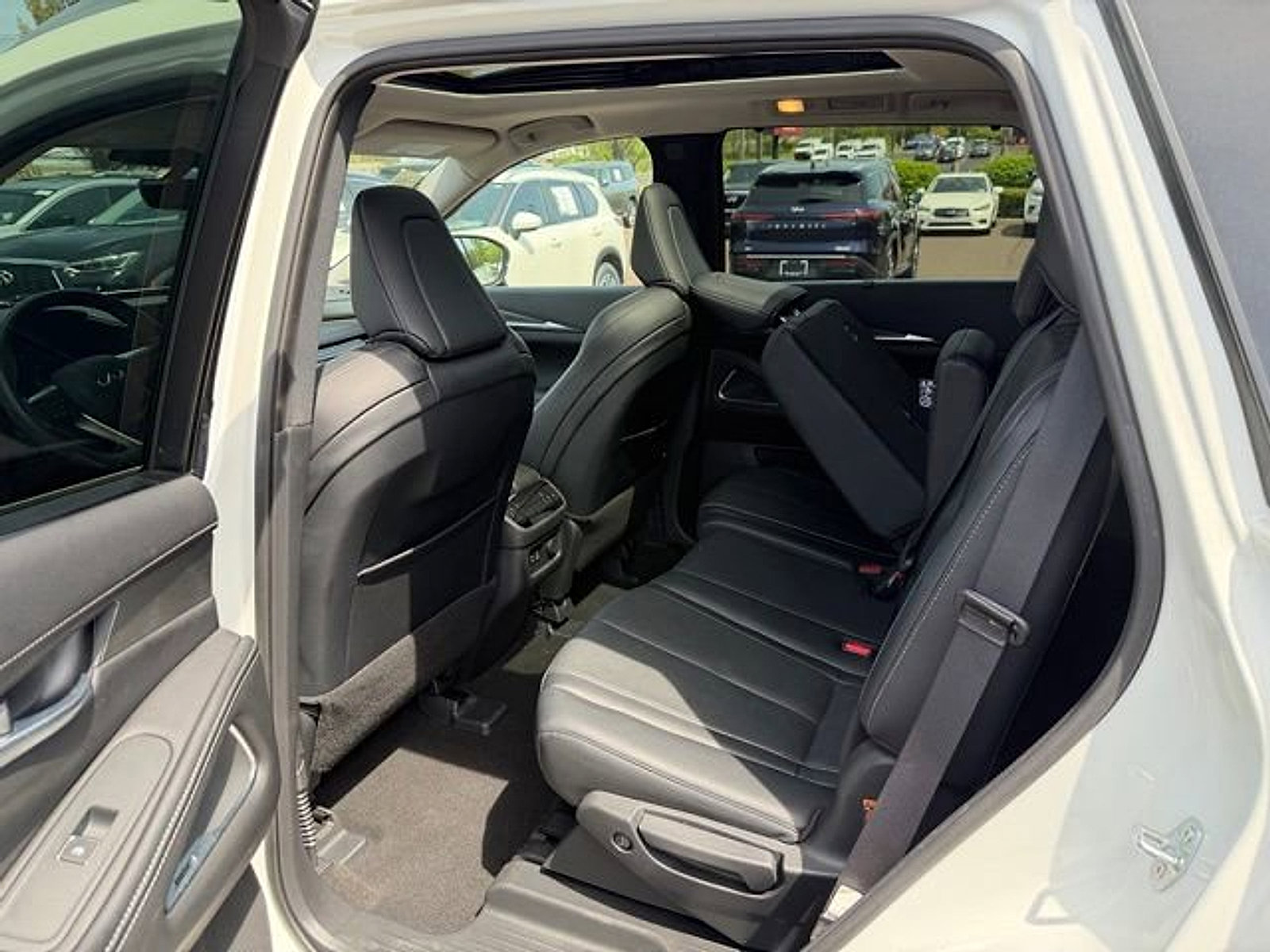 Certified 2023 INFINITI QX60 Luxe w/ Performance Audio Package AWD/4WD image 10