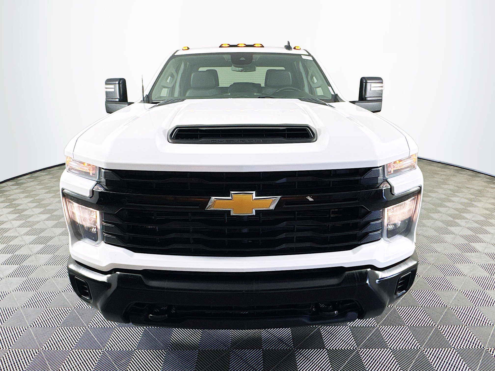 Used 2024 Chevrolet Silverado 2500 W/T AWD/4WD image 2