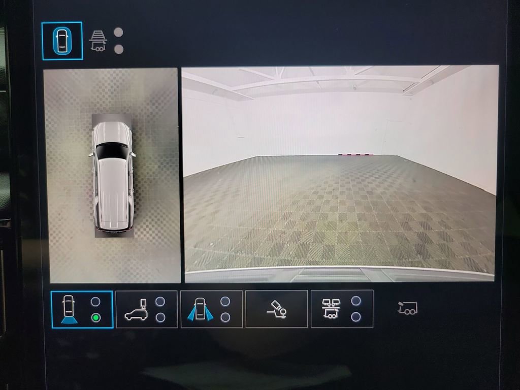 Used 2025 GMC Yukon XL AT4 w/ AT4 Premium Plus Package image 30