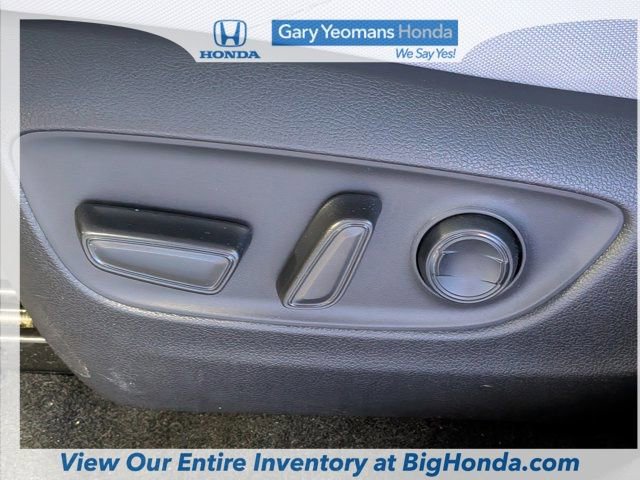 Used 2021 Toyota Venza LE AWD/4WD image 24