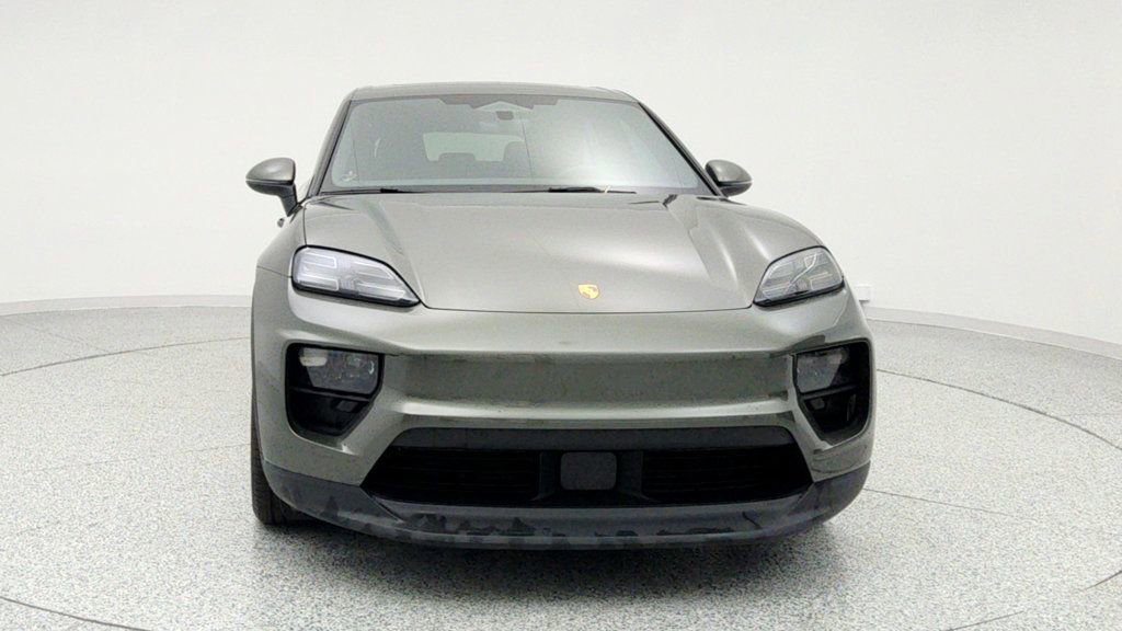 Used 2025 Porsche Macan Electric w/ Premium Package image 2