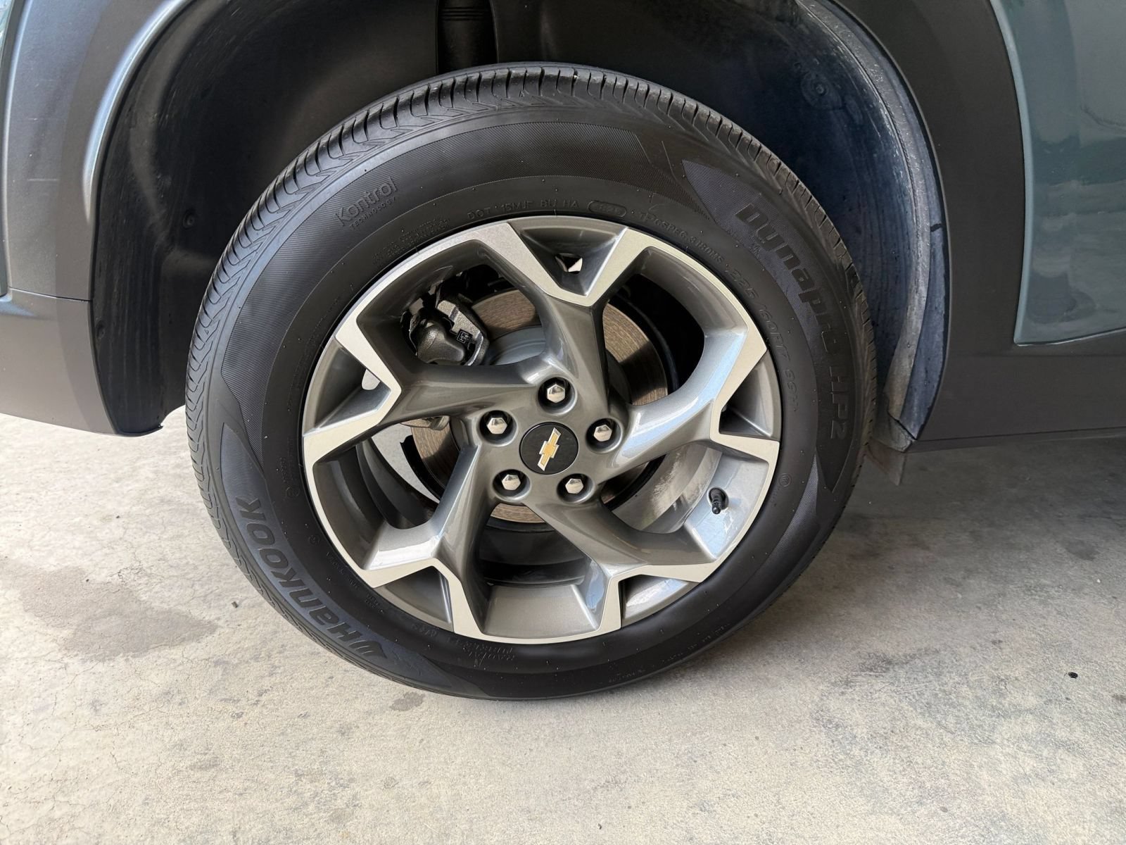 Used 2025 Chevrolet Trax LT FWD image 28