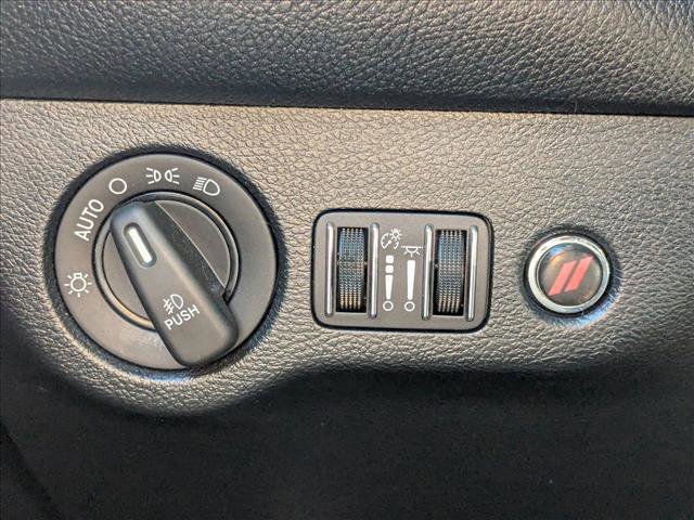 Used 2018 Dodge Challenger SXT w/ Blacktop Package image 11