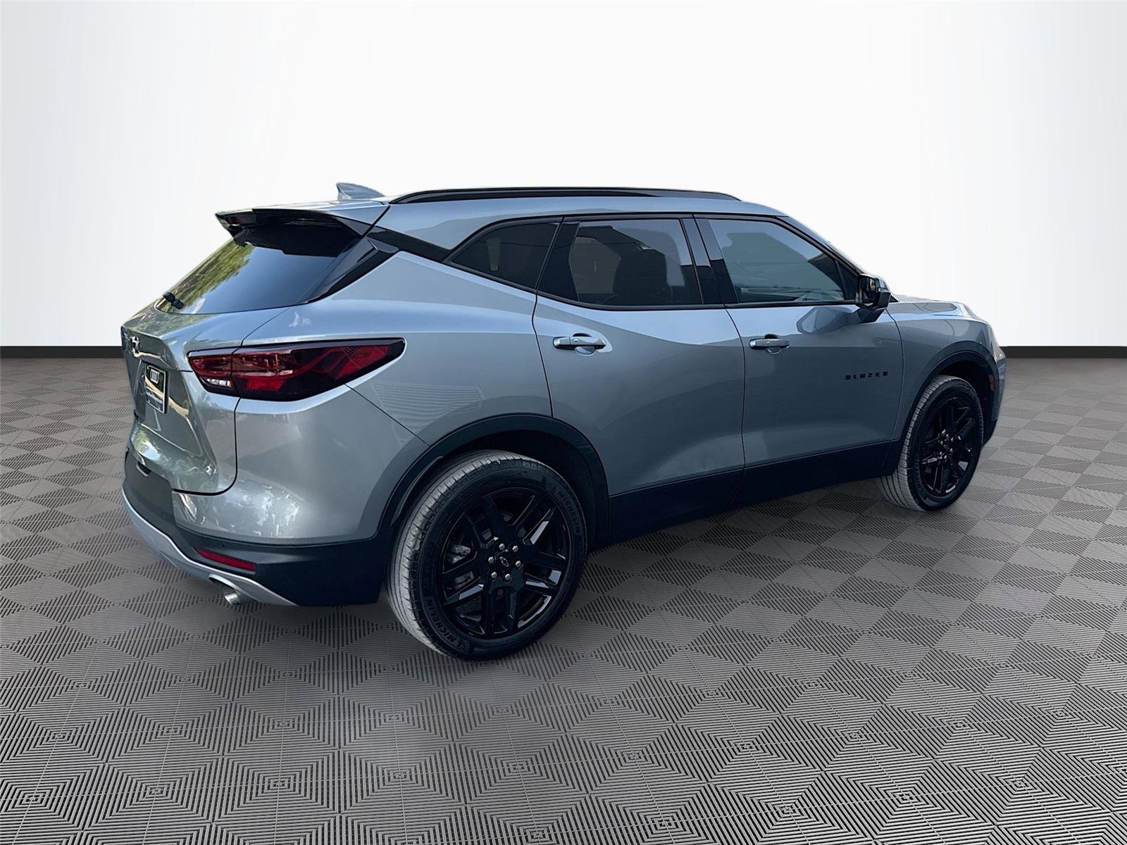 Used 2024 Chevrolet Blazer LT w/ Sound & Technology Package FWD image 8