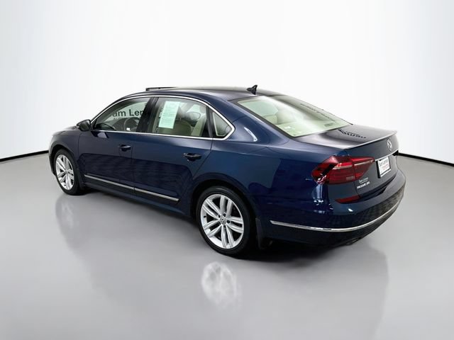 Used 2018 Volkswagen Passat 2.0T SEL Premium FWD image 5