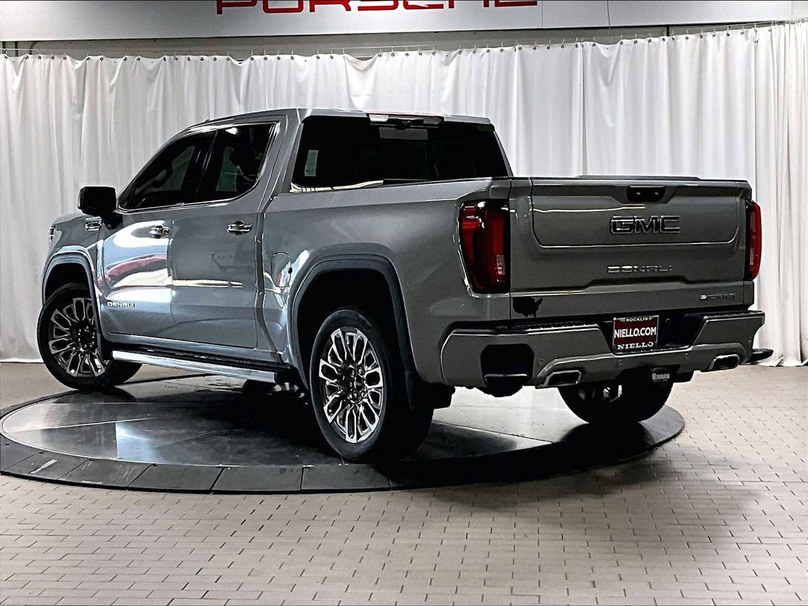 Used 2024 GMC Sierra 1500 Denali Ultimate AWD/4WD image 3