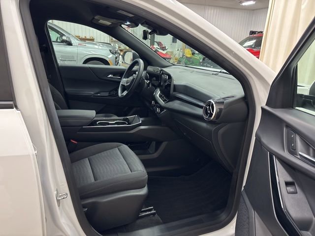 Used 2025 Chevrolet Equinox LT w/ Safety and Technology Package image 13