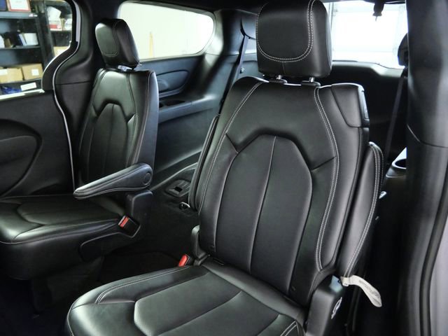 Used 2025 Chrysler Pacifica Select FWD image 15