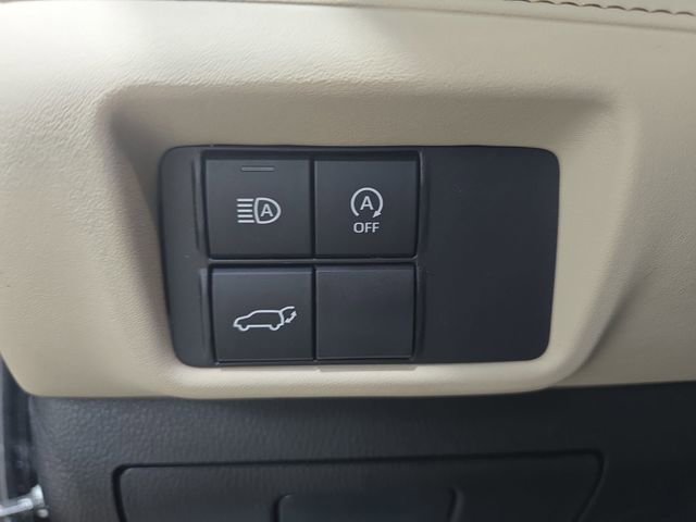 Used 2023 Toyota Highlander XLE image 27