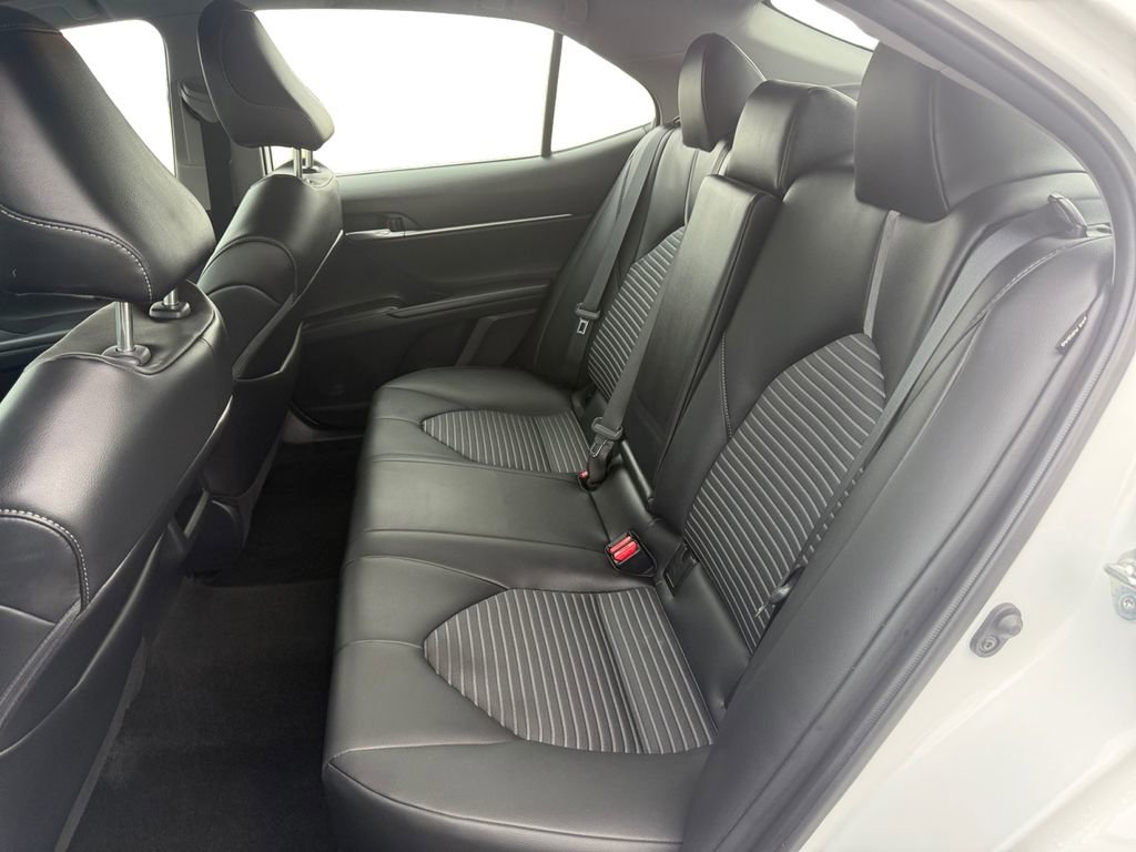 Used 2024 Toyota Camry SE image 16