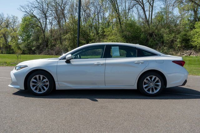 Used 2022 Toyota Avalon XLE w/ Moonroof Package FWD image 9