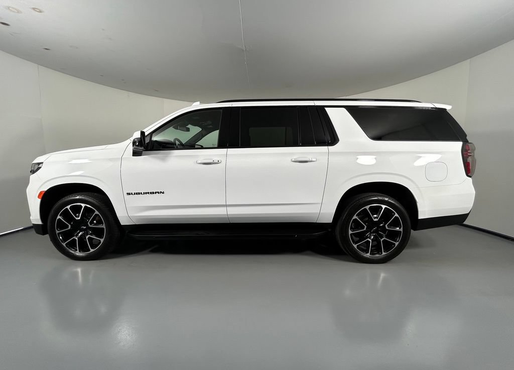 Used 2024 Chevrolet Suburban RST w/ Luxury Package AWD/4WD image 4