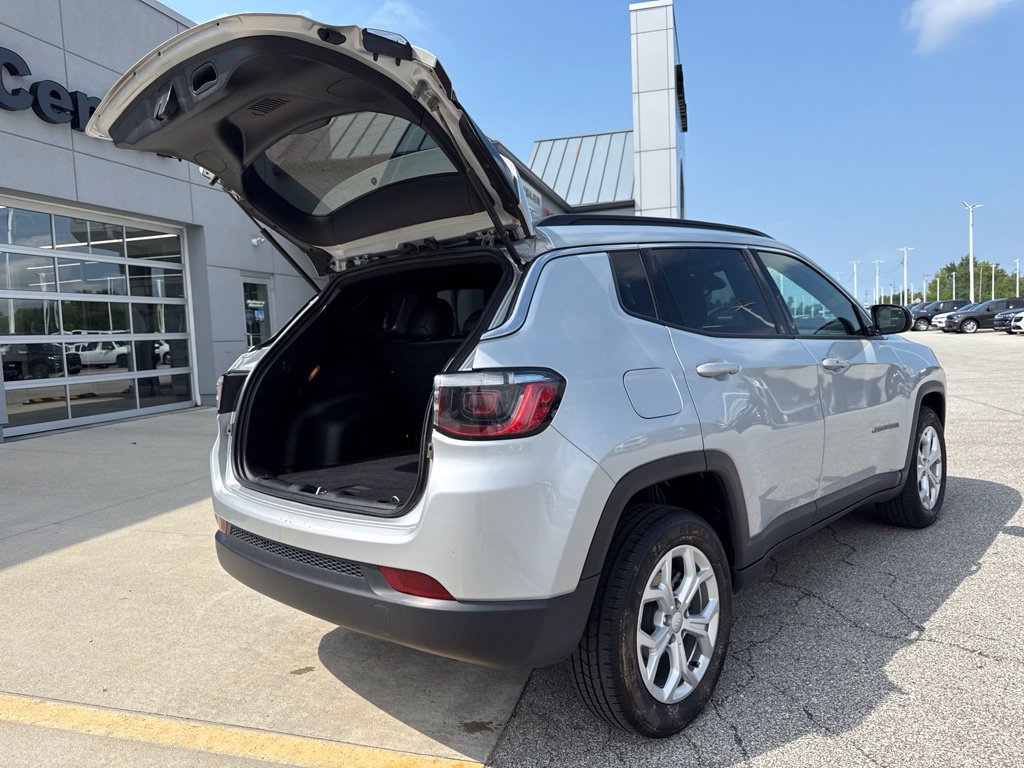 Used 2024 Jeep Compass Latitude AWD/4WD image 18