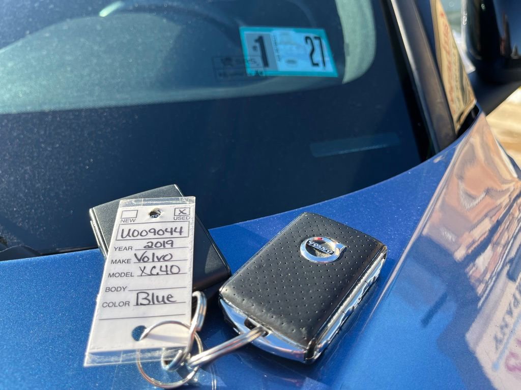 Used 2019 Volvo XC40 T5 R-Design image 34