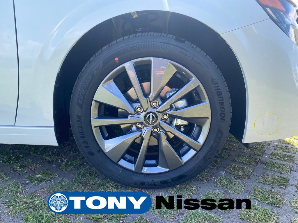 New 2026 Nissan Sentra SL w/ Floor Mat Package FWD image 9