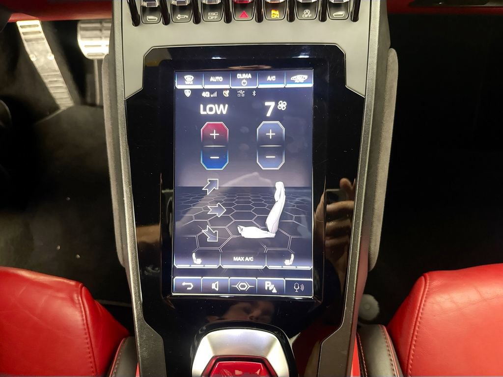 Used 2021 Lamborghini Huracan EVO RWD image 16
