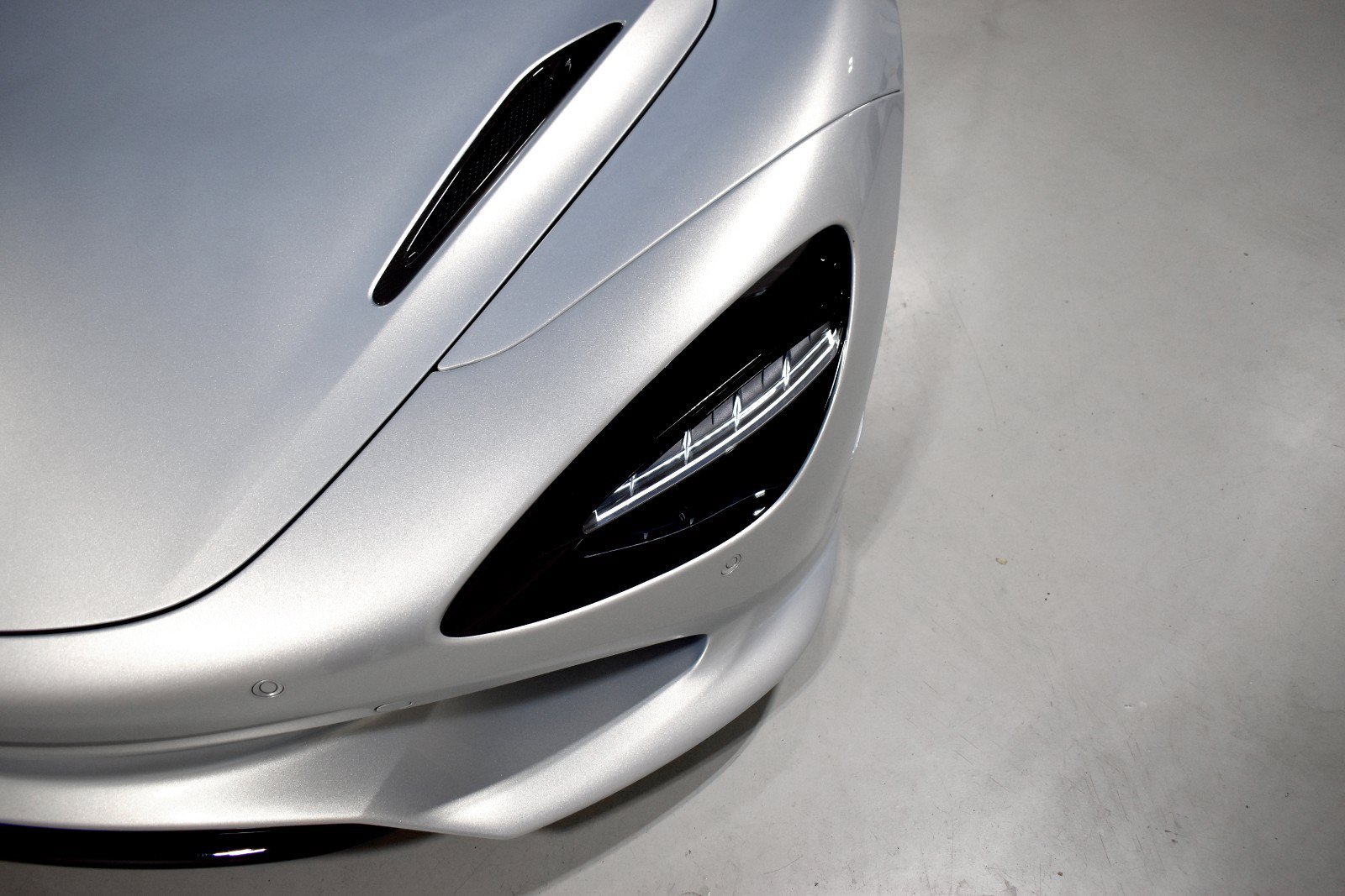 Used 2025 McLaren 750S Spider RWD image 20