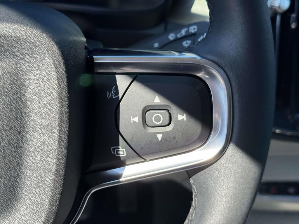 Used 2023 Volvo XC40 B5 Ultimate w/ Climate Package image 20