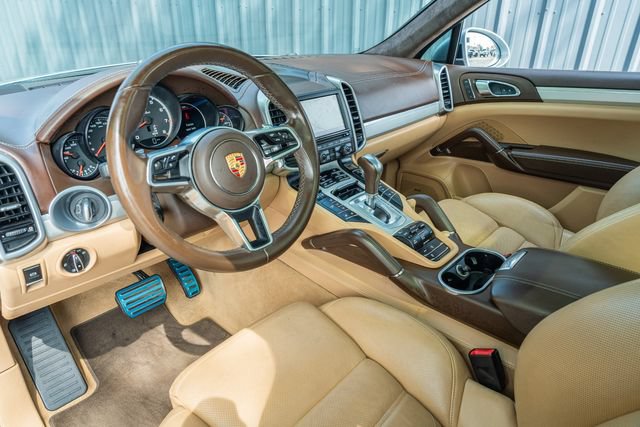 Used 2016 Porsche Cayenne Turbo AWD/4WD image 23