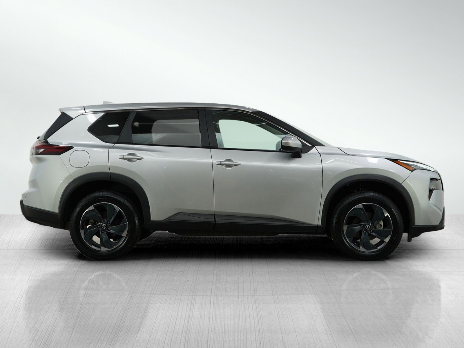 Used 2024 Nissan Rogue SV image 6
