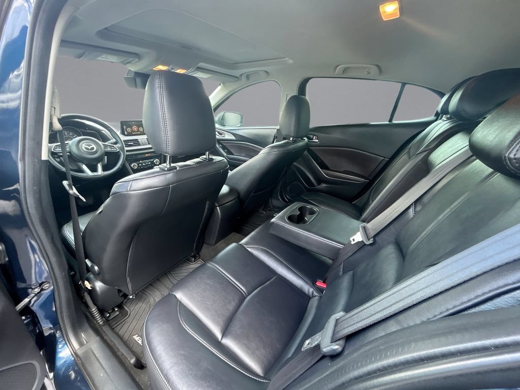Used 2018 MAZDA MAZDA3 Touring FWD image 32