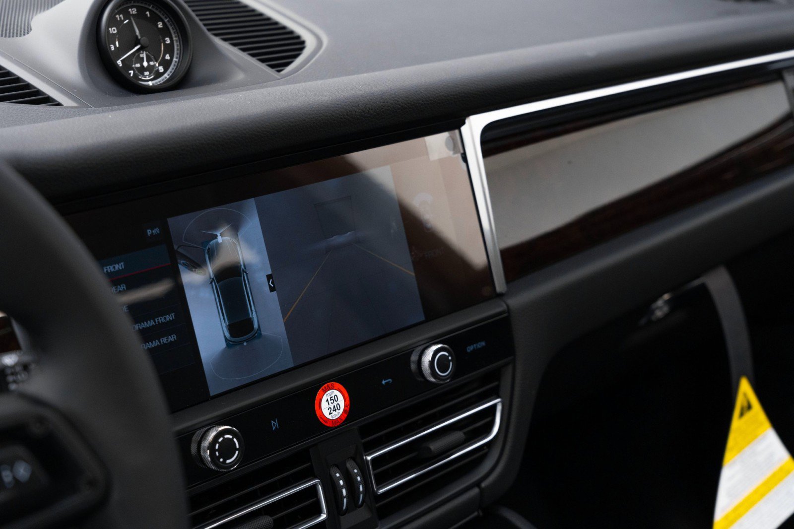 Certified 2025 Porsche Macan image 25