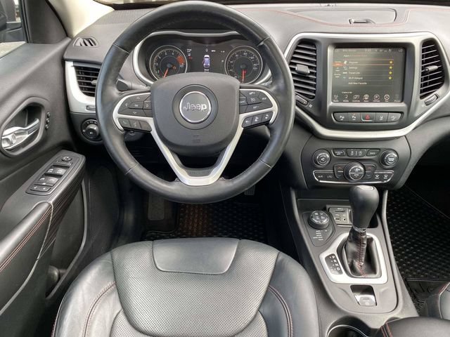 Used 2017 Jeep Cherokee Trailhawk AWD/4WD image 5