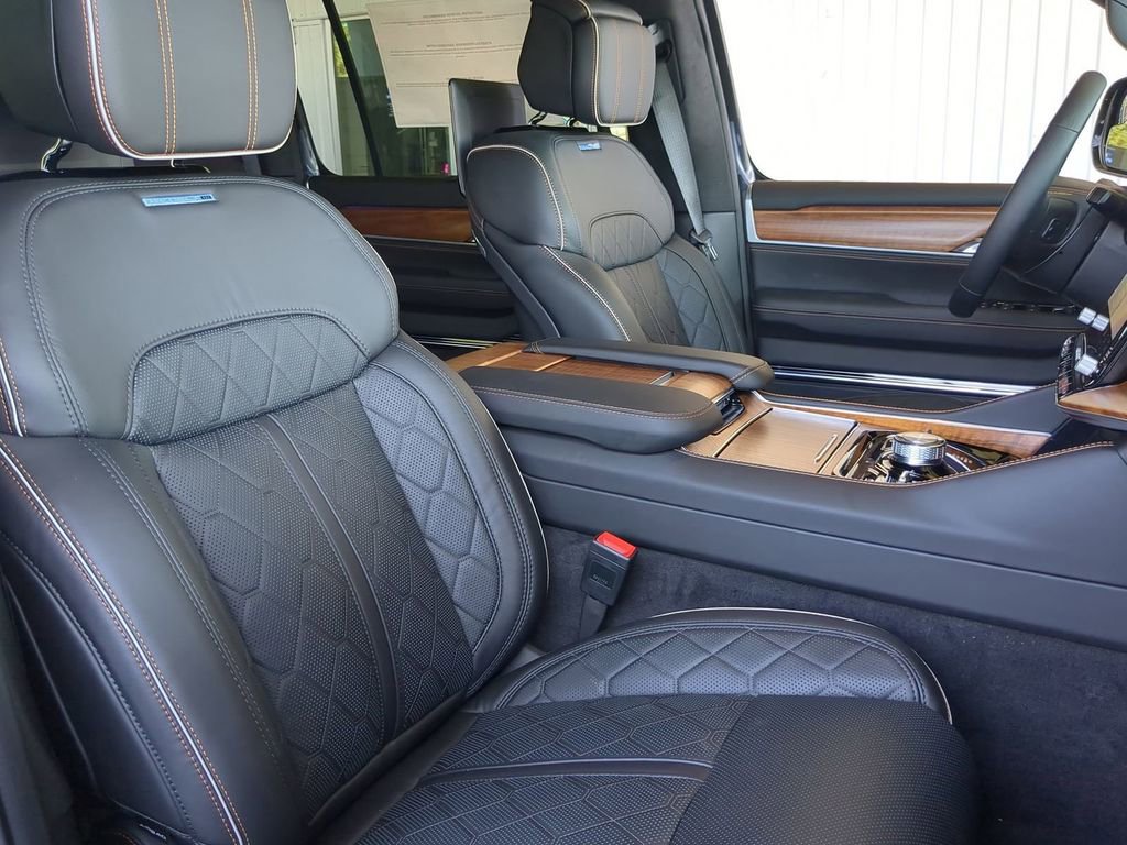 Used 2024 Jeep Grand Wagoneer Series III w/ Rear Seat Video Group 1 image 8