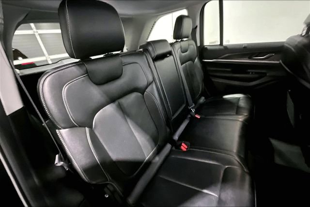 Used 2023 Jeep Grand Cherokee Limited w/ Luxury Tech Group II image 26