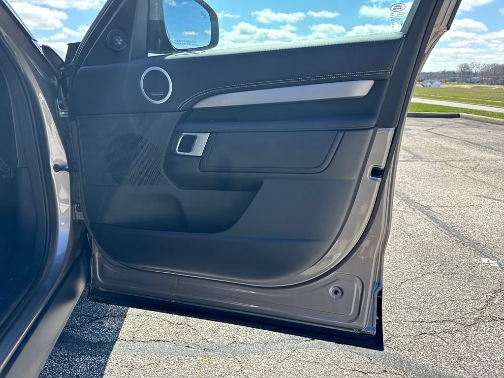 New 2026 Land Rover Discovery Dynamic SE AWD/4WD image 14