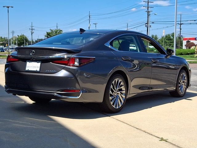 Used 2025 Lexus ES 300h w/ Luxury Package FWD image 6