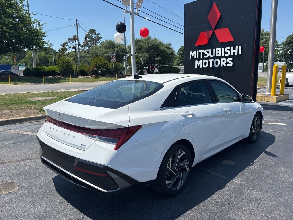 Used 2025 Hyundai Elantra Limited FWD image 3
